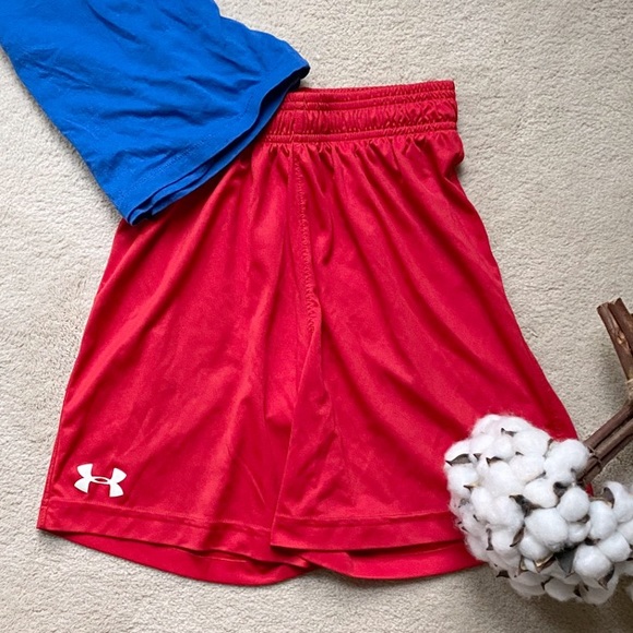 Boys Under Armour Red Shorts - Picture 1 of 3